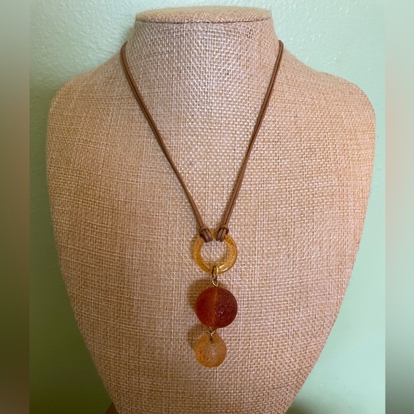 Elegant Amber hued Pendant Necklace - Picture 1 of 4
